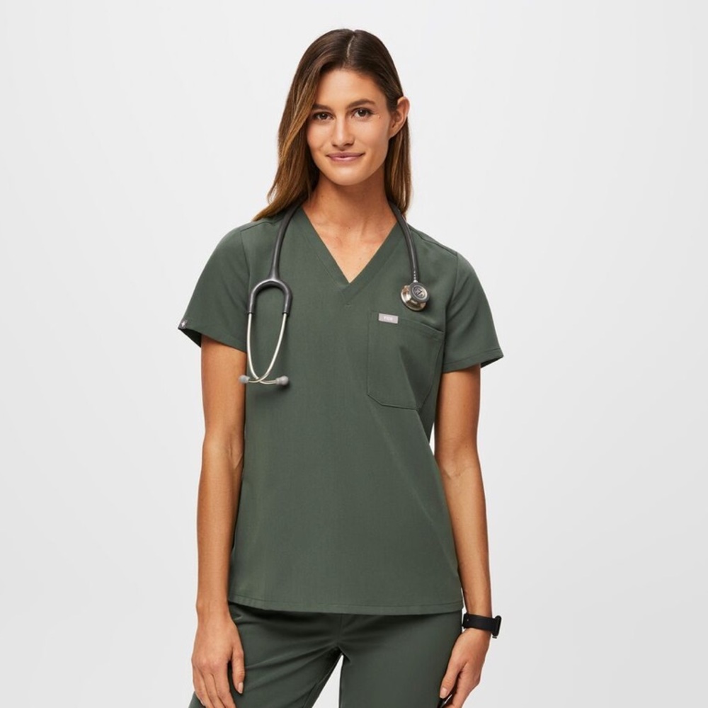 Figs Catarina One Pocket Scrub Top (Moss, XS)